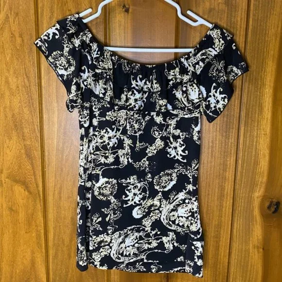 Essentials: Off The Shoulder Pattern Ruffle Top - Picture 2 of 7